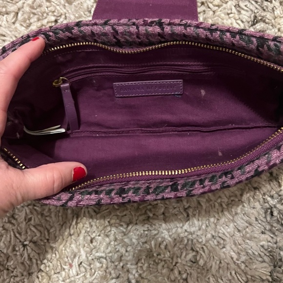 Vintage Banana Republic clutch with magnetic closure - Picture 5 of 8